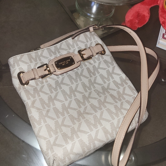 Michael Kors Handbags - Michael Kors!! Crossbody Style bag!! (*EUC)